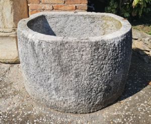 Half-moon tub (centenary) in marble, used as containers for oil